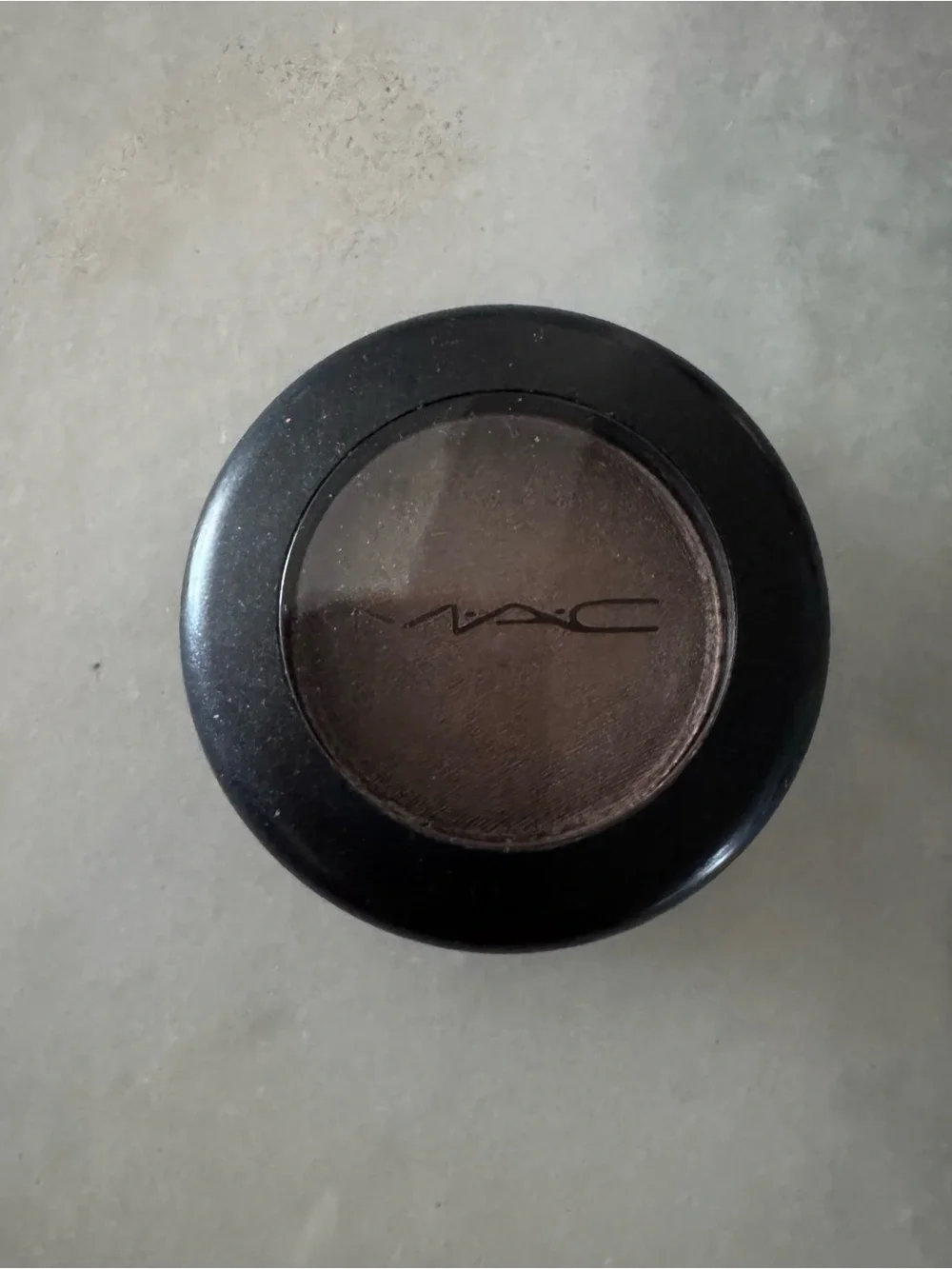 MAC Cosmetics eye shadow in the shade SATIN TAUPE